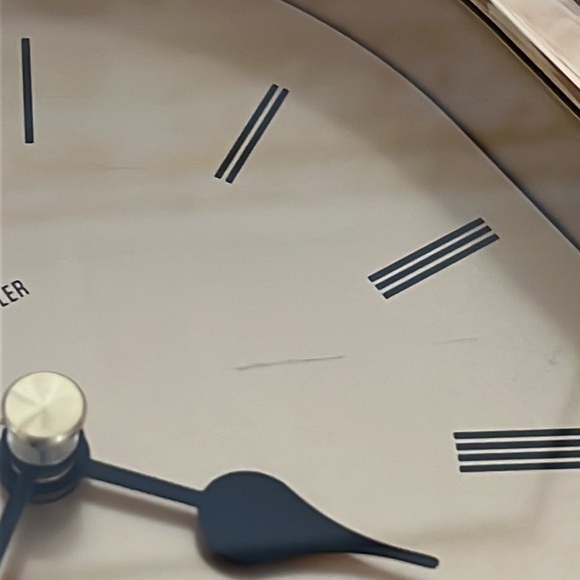 Howard Miller Quartz mantle desk clock - Picture 10 of 12